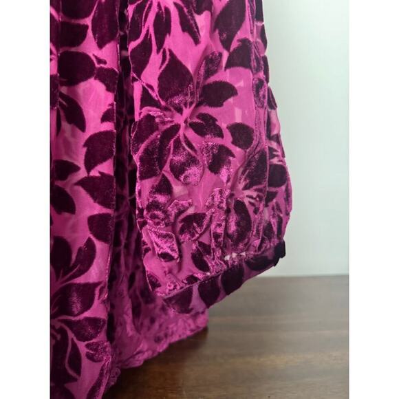 Torrid Floral Blouse, Magenta with Velvet Floral Pattern Size 3X NWT - Picture 4 of 13